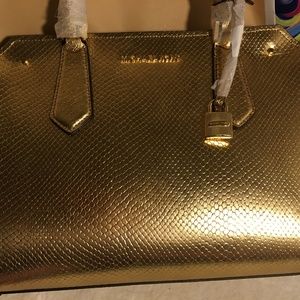 Micheal Kors purse NWT